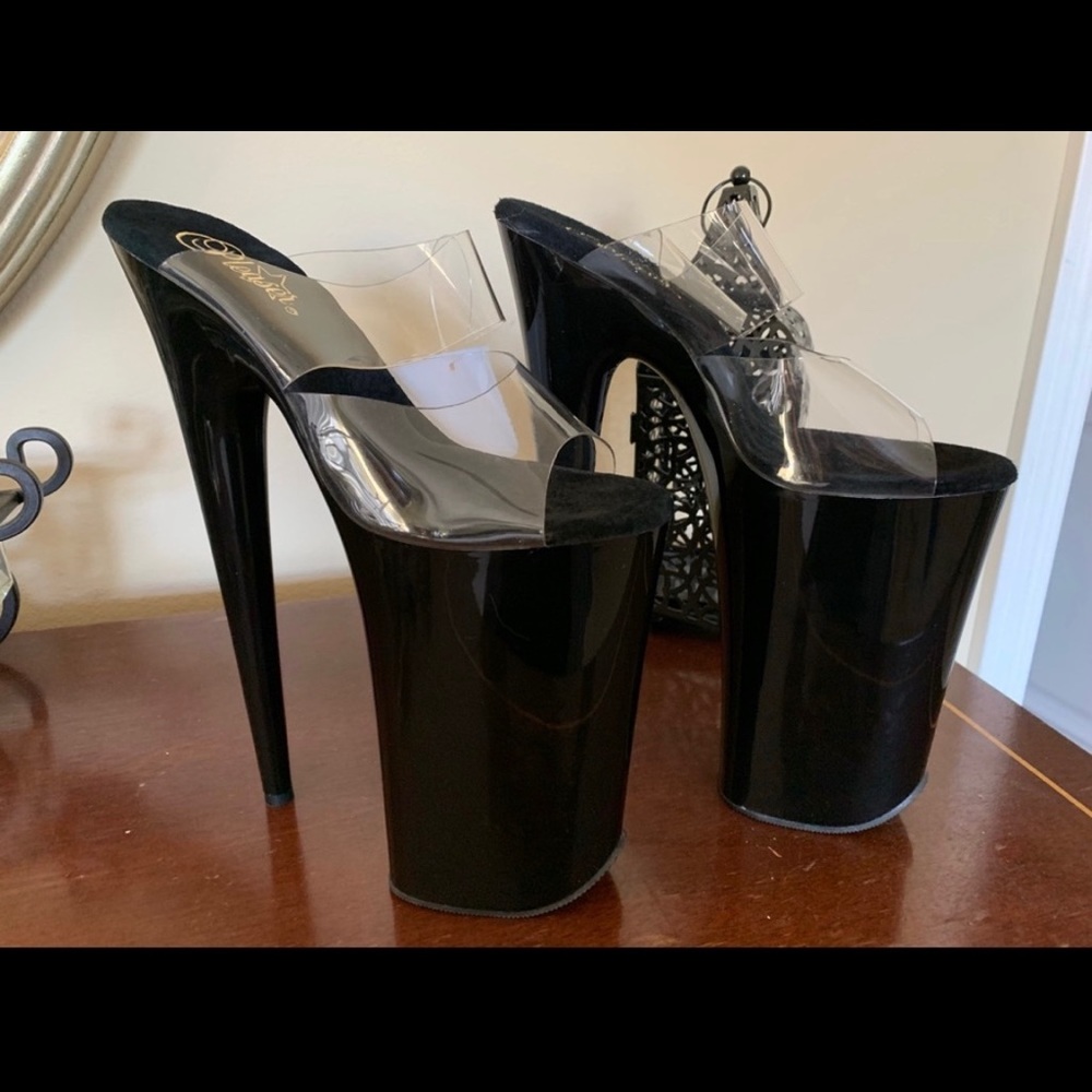 New Pleaser Beyond Heels Size 8